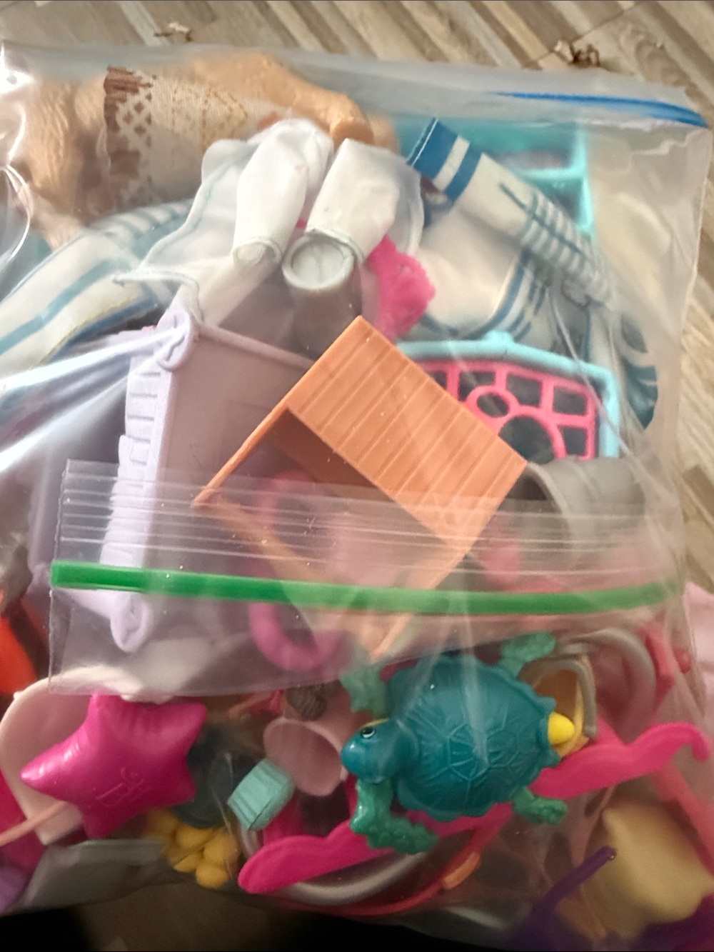 Lot of 2/ bags of Barbie/skipper accessories - Picture 3 of 3